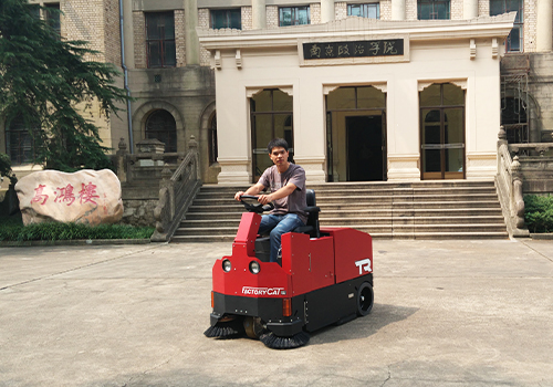 教育院校扫地机应用案例