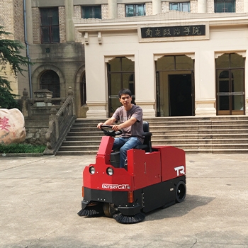 教育院校扫地机应用案例